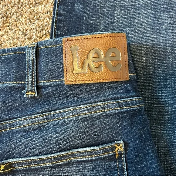 Mens Lee Extreme Motion MVP, Regular Fit Straight Leg, EUC, Dark Wash - Picture 11 of 13